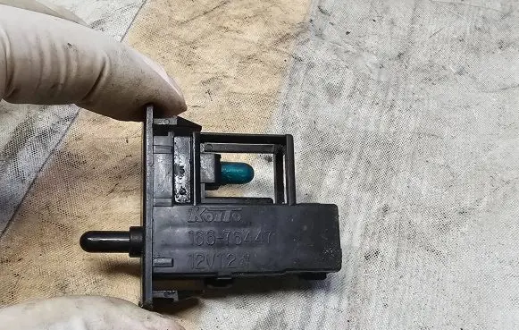 Toyota Corolla Verso AR10 Glove box light 8126033030