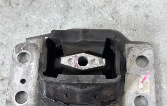 Ford Mondeo MK V Engine mount bracket 6G917M121AC