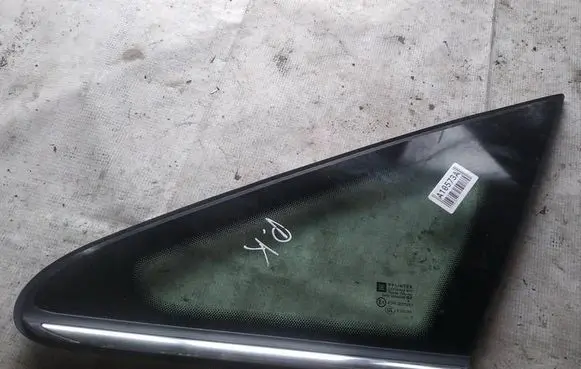 Opel Zafira B Front triangle window/glass as2