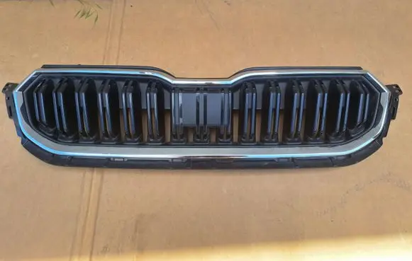 Skoda Kamiq Front bumper upper radiator grill 658853653C