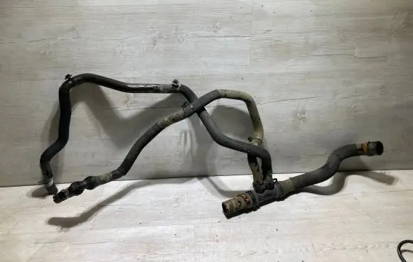 Dacia Sandero III Engine coolant pipe/hose 215037357r