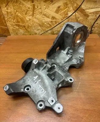 Volkswagen Golf VI Generator/alternator bracket 03L903143C