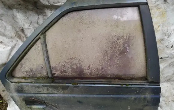 Peugeot 405 Rear door melynos