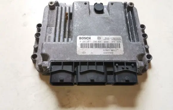 Renault Scenic II - Grand scenic II Engine control unit/module 0281011390 8200310863 8200349846