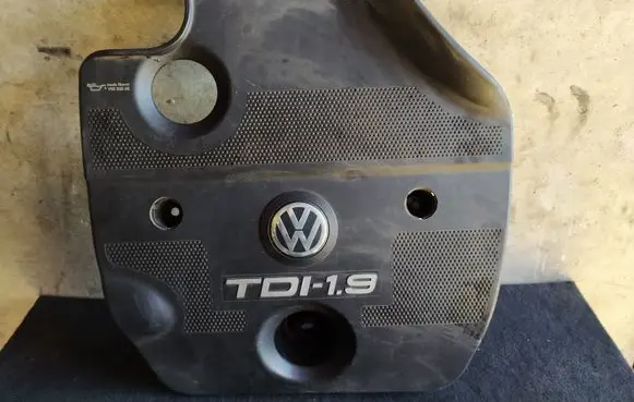 Volkswagen Golf IV Engine cover (trim) 012784A 038103925
