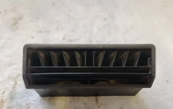 Volkswagen I LT Dash center air vent grill 281819071B