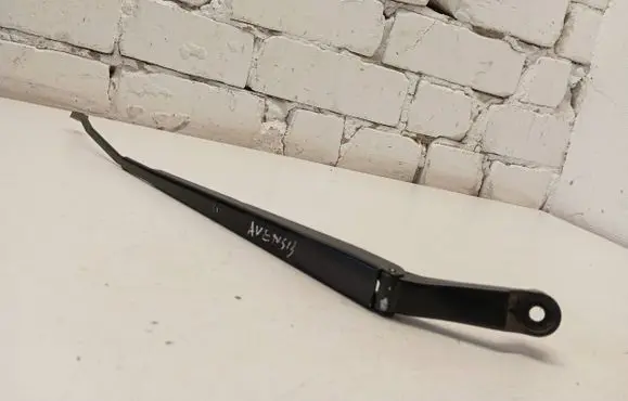 Toyota Avensis T250 Front wiper blade arm 7G6597