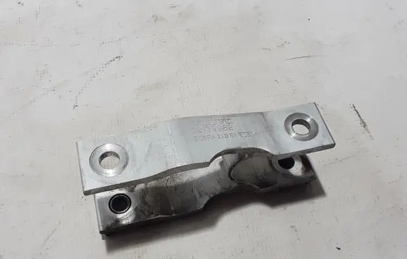 Volvo XC90 Engine mounting bracket 32139982