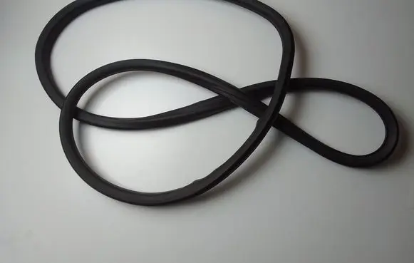 Peugeot 2008 I Front door rubber seal 9673084680