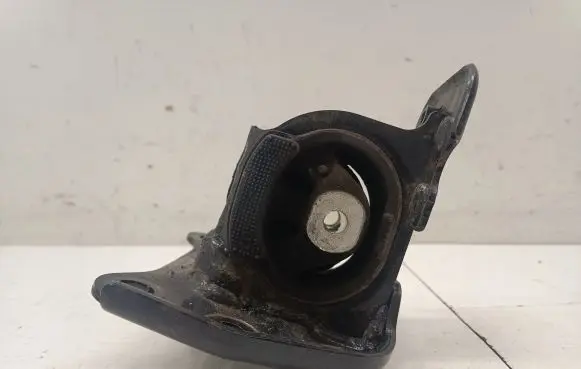 Lexus NX Gearbox mounting bracket