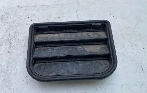 Volvo S80 Quarter panel pressure vent 