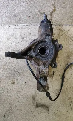 Citroen C4 I Picasso Front wheel hub