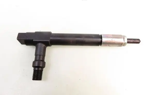 Mazda 626 Fuel injector D7390