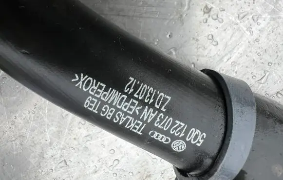 Volkswagen Golf VII Engine coolant pipe/hose 5Q0122073