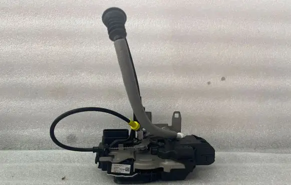 Volvo XC90 Front door lock 31462456