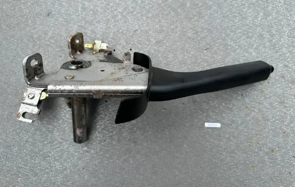 Opel Frontera B Hand brake release handle 97207471