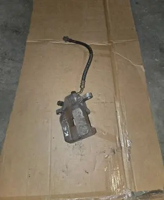Toyota RAV 4 (XA40) Rear brake caliper