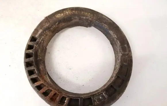 Volvo S70 V70 V70 XC Front coil spring rubber mount 1387907