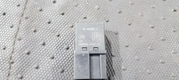 Volvo S40, V40 Other relay MB9533821L V23074