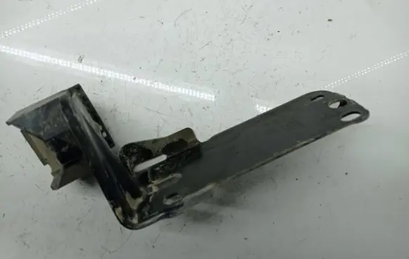 BMW 3 E90 E91 Radiator support slam panel bracket 51647117