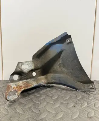 Audi A3 S3 8L Fender mounting bracket 8L0821138