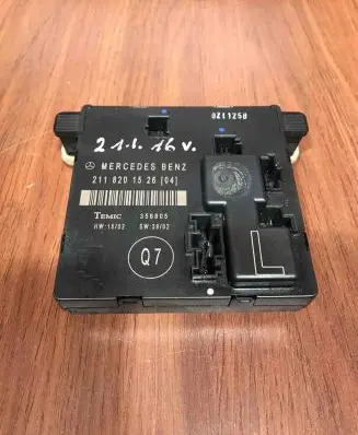 Mercedes-Benz E W211 Door control unit/module 2118201526 356805