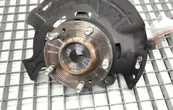Hyundai i30 Front wheel hub spindle knuckle 