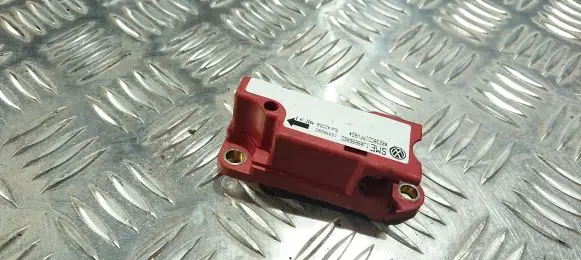 Volkswagen Golf IV Airbag deployment crash/impact sensor IJ0909606D