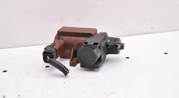 Ford Mondeo MK IV Turbo solenoid valve 6G909C882CA