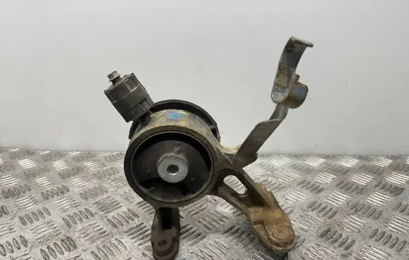 Toyota Avensis T270 Engine mount bracket