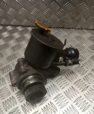 Mazda 626 Power steering pump 010090A3716
