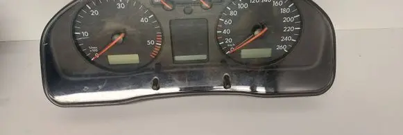 Volkswagen PASSAT B5 Speedometer (instrument cluster) 88311245