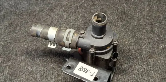 Audi A4 S4 B9 Electric auxiliary coolant/water pump 06H121601M