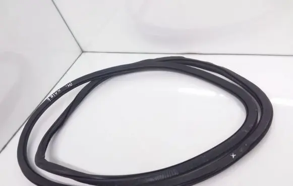 Audi A8 S8 D4 4H Front door rubber seal 4H0831721