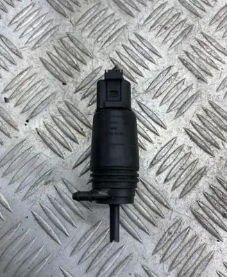 BMW 5 E60 E61 Windscreen/windshield washer pump 8377612