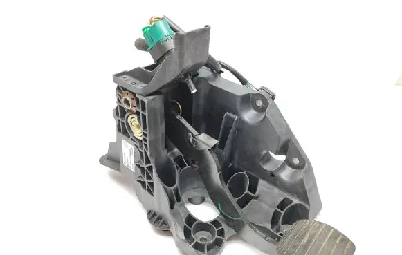 Renault Trafic III (X82) Brake pedal 465016415R 93459474 81007104