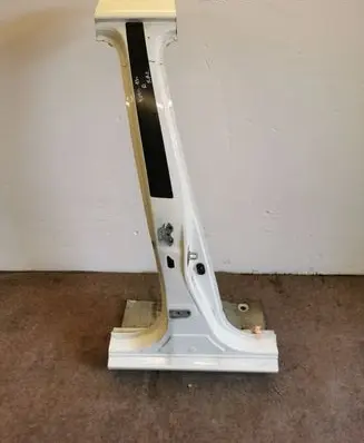 Toyota Yaris Pillar (middle) 