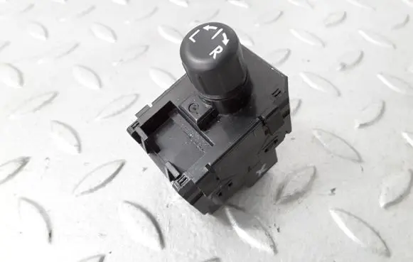 Subaru Forester SJ Wing mirror switch 83061FJ010