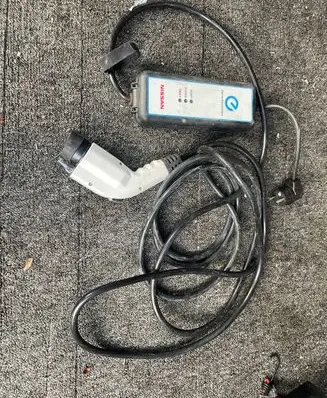 Nissan Leaf I (ZE0) Electric car charging cable 