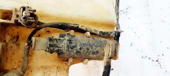 KIA Sorento Windscreen/windshield washer pump