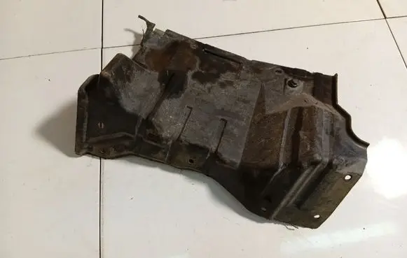 Ford Focus Engine splash shield/under tray 5370A808