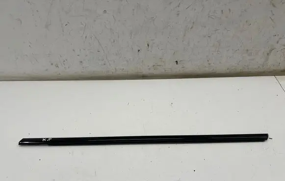 Mercedes-Benz GLA W156 X156 Front door glass trim molding A1567250382
