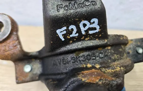 Ford Kuga II Driveshaft support bearing bracket AV613K305CA