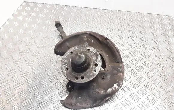 Mercedes-Benz E W210 Front wheel hub