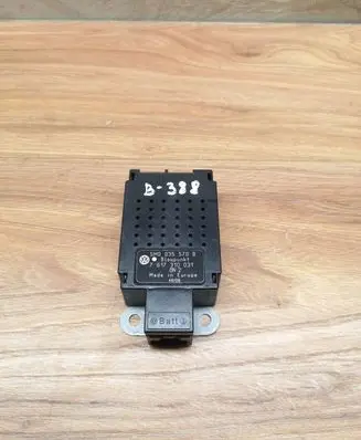 Volkswagen Golf SportWagen Aerial antenna amplifier 5M0035570B 7617310031
