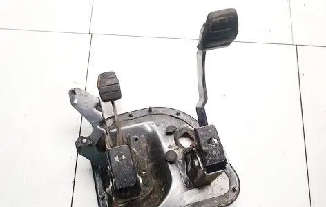 Opel Movano A Clutch pedal 8200197389