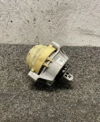 BMW 5 G30 G31 Engine mount bracket 6860491