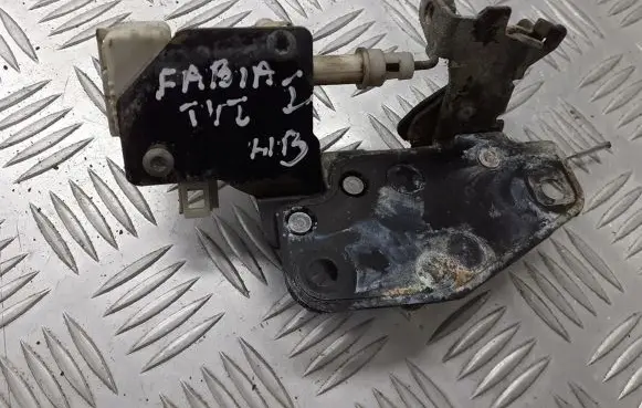 Skoda Fabia Mk1 (6Y) Shock absorber/damper mounting bracket 6Y0827511A