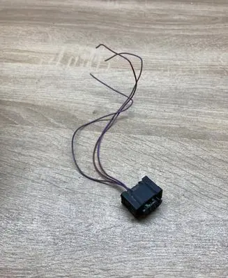 BMW 5 E39 Plug wire 9889031