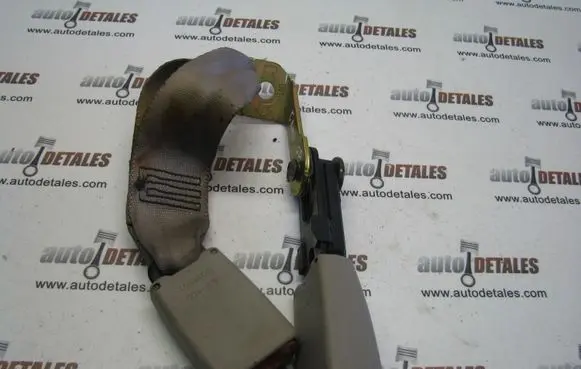 Toyota Camry Rear seatbelt buckle D016001
